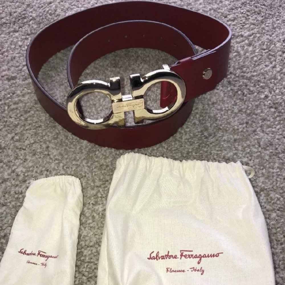 SALVATORE FERRAGAMO RED REVERSIBLE GOLD BUCKLE